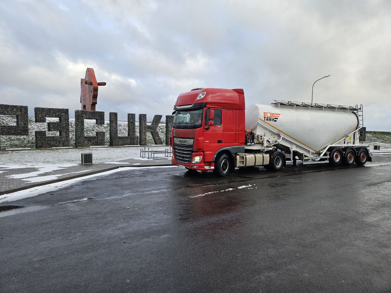 Поставки полуприцепов-цементовозов Foxtank