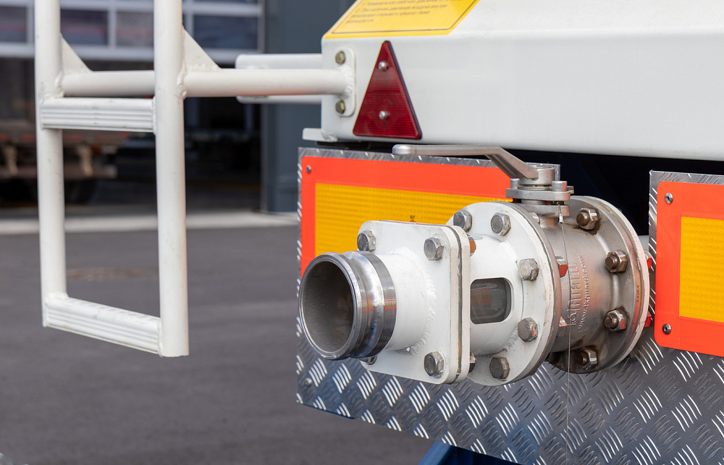 Кормовоз Berdex SVM с пневмовыгрузкой