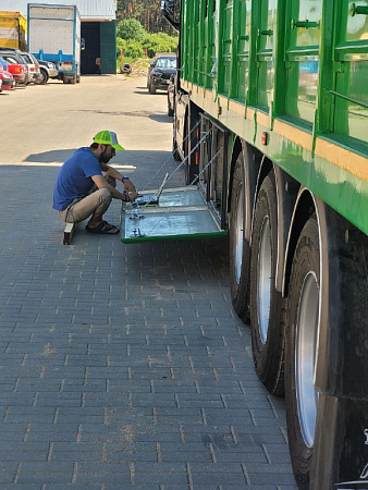 Полуприцеп для перевозки скота Тонар-9827