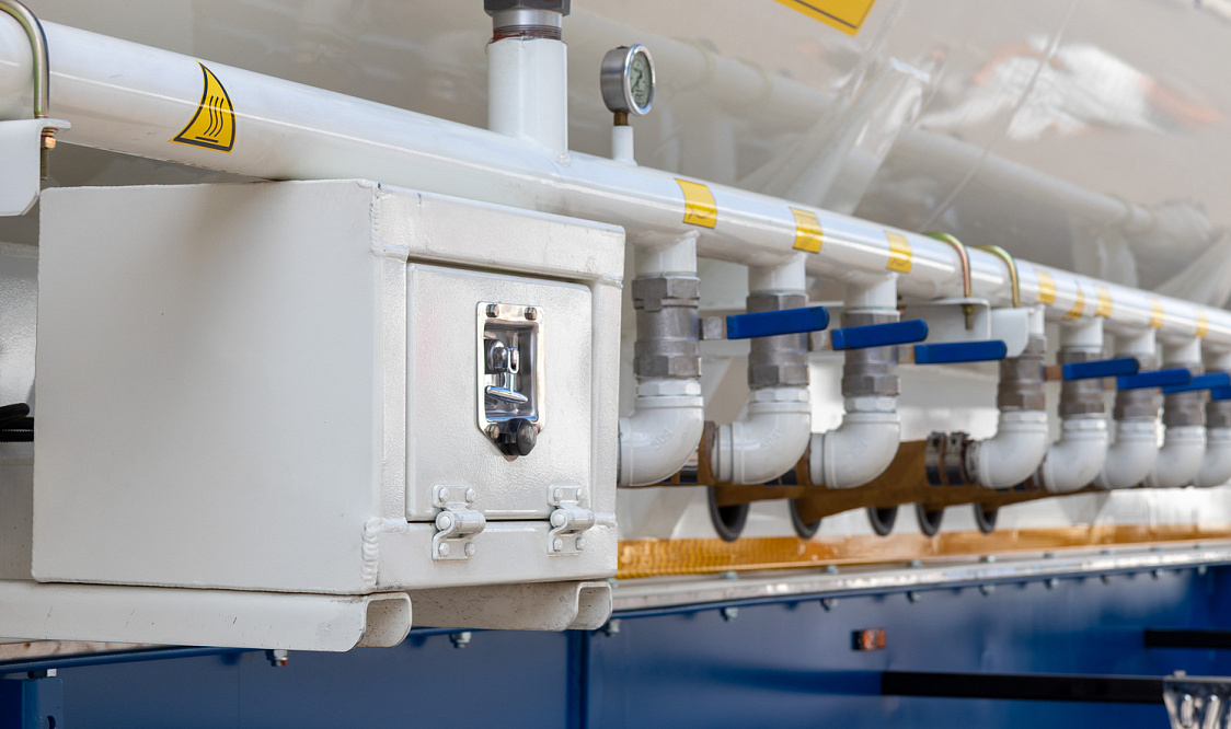 Кормовоз Berdex SVM с пневмовыгрузкой