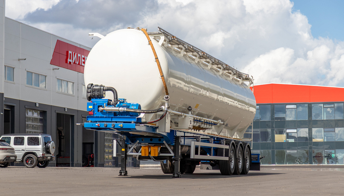 Кормовоз Berdex SVM с пневмовыгрузкой