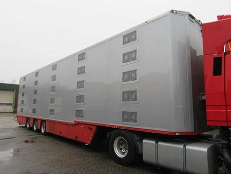 Полуприцеп скотовоз Cuppers с подъемными этажами